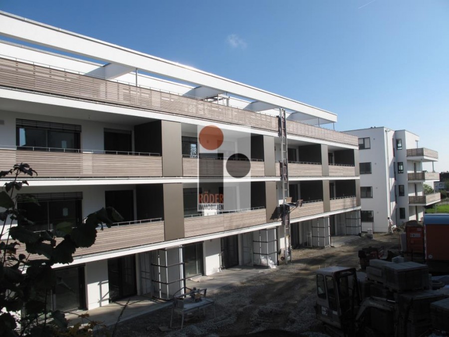 Großzügige, neuwertige 4-Zimmerwohnung mit Gartenanteil mitten im Zentrum !, 88048 Friedrichshafen (Ailingen), Erdgeschosswohnung