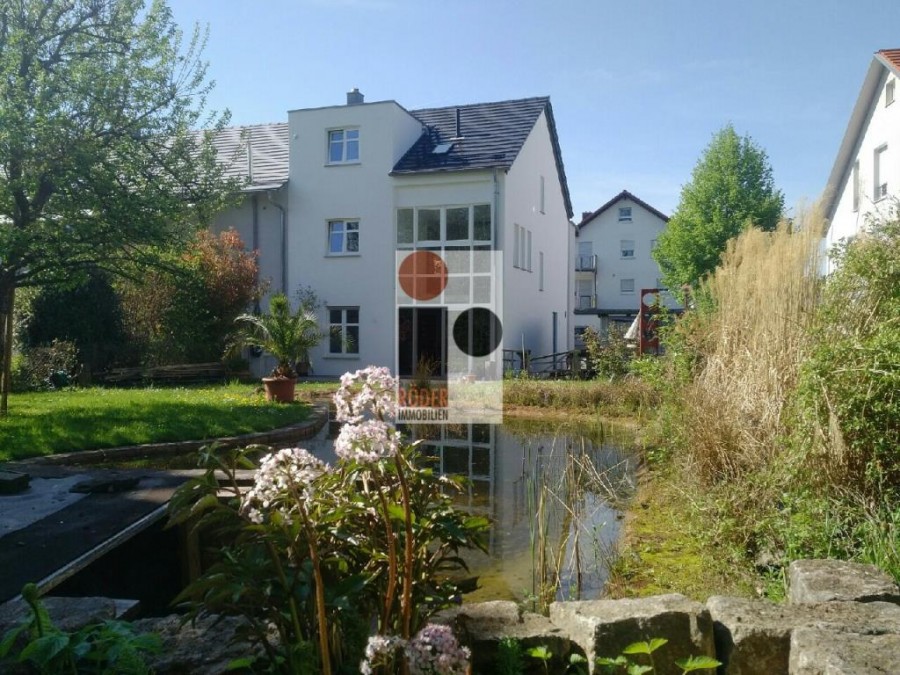 Ruhig und zentral gelegenes großzügiges Haus mit wunderschönem Garten und eigenem Bachzugang, 88085 Langenargen, Doppelhaushälfte